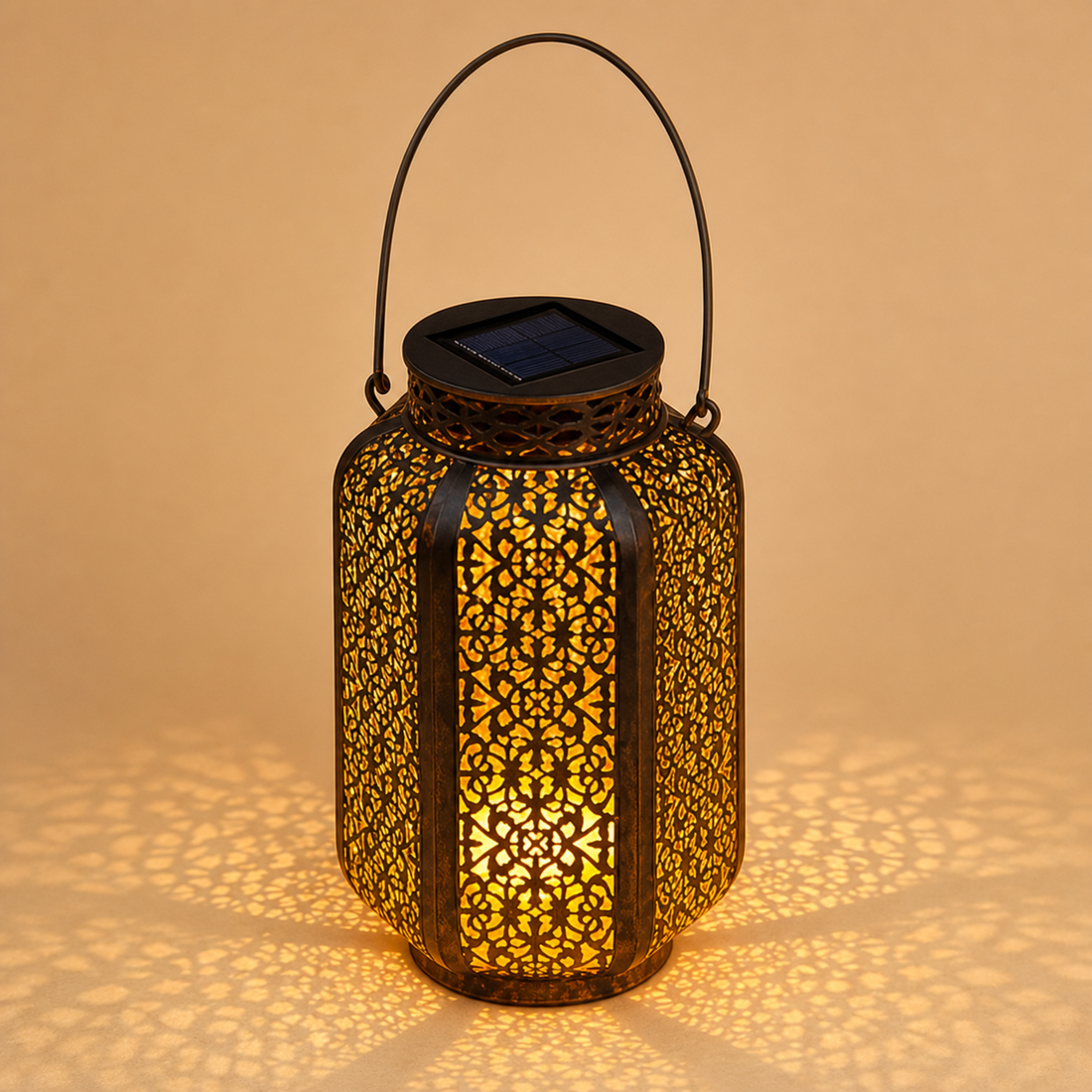 Lanterne Solaire Marocaine – Suspension Fer Ajouré Effet Ombres