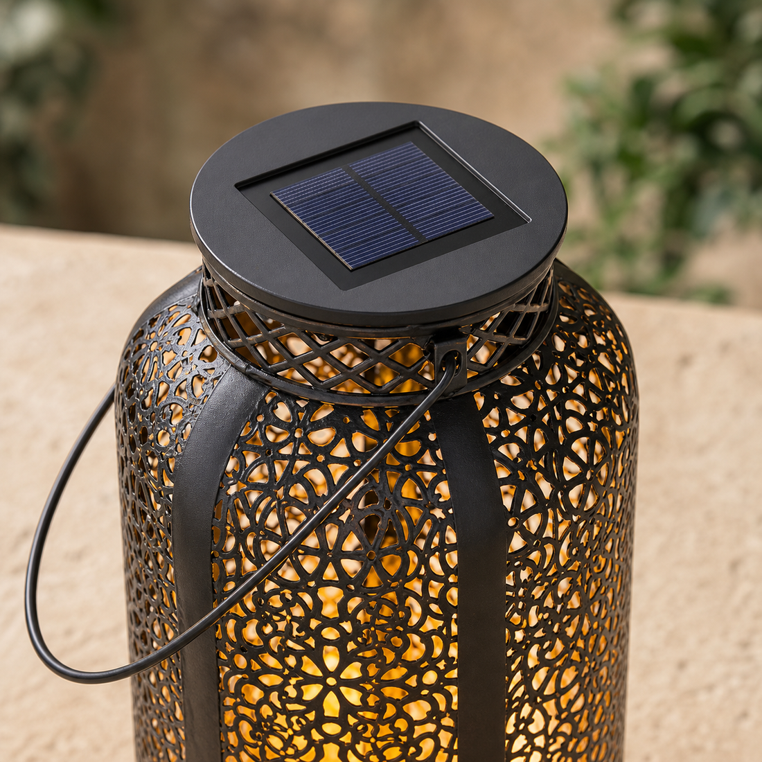 Lanterne Solaire Marocaine – Suspension Fer Ajouré Effet Ombres