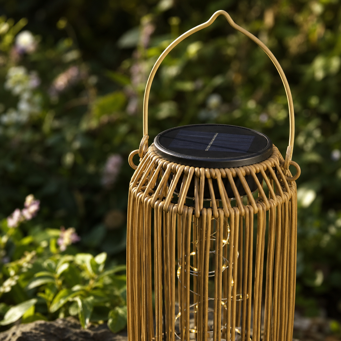 Lanterne Solaire Bohème – Suspension Tressée Effet Rotin