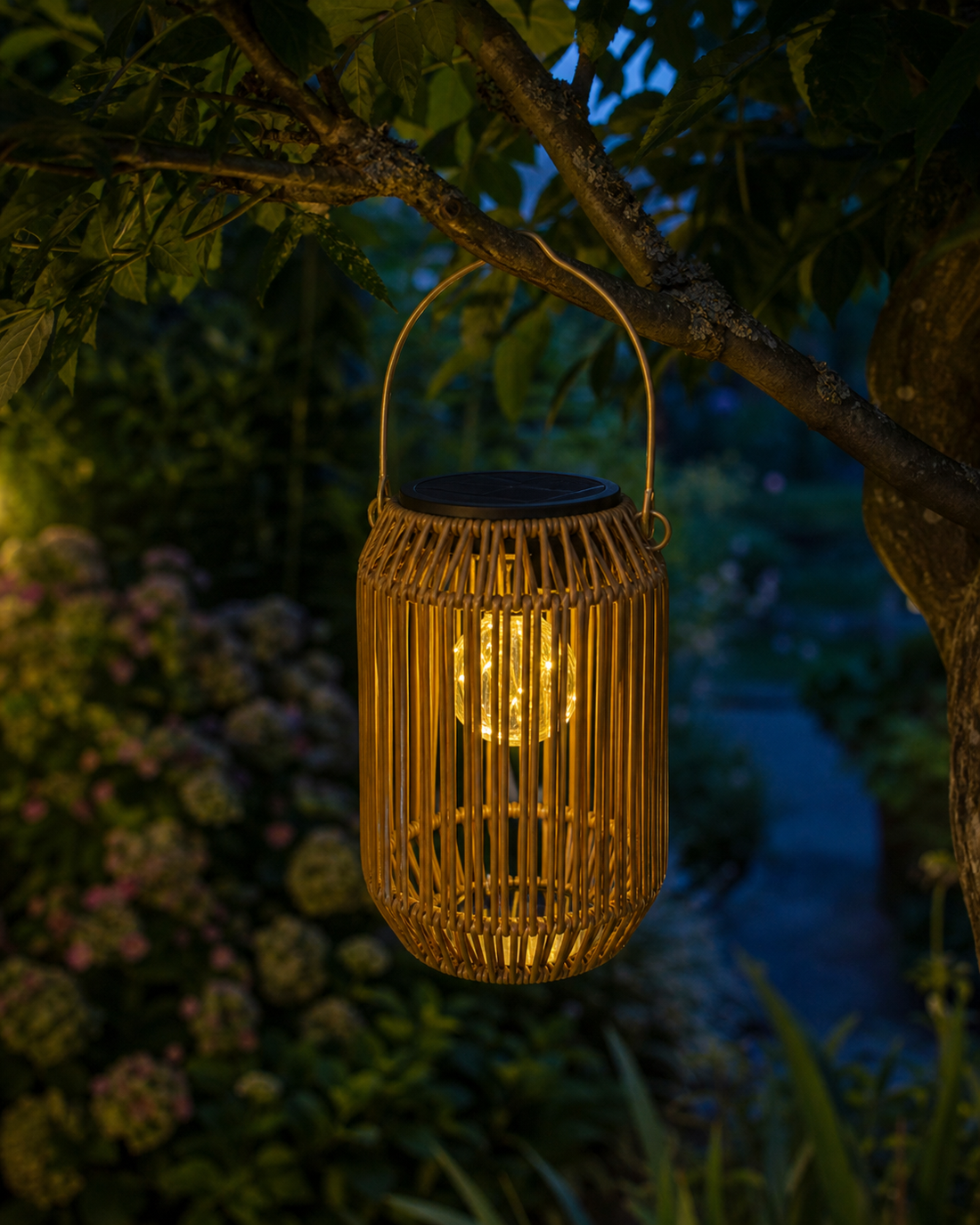 Lanterne Solaire Bohème – Suspension Tressée Effet Rotin